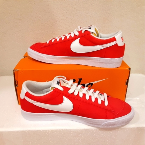 Nike - Picture 2 of 4